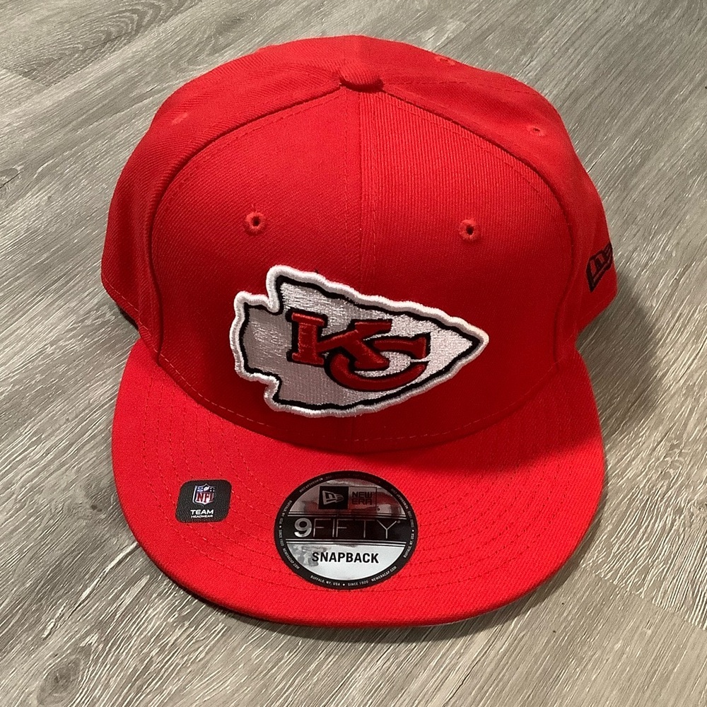 Kansas City Chiefs red SnapBack flat brim cap NWT